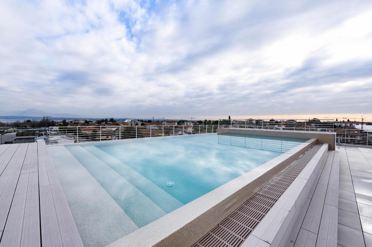 Opalia Residence - Garda Lake Lifestyle Apartment Пескьера-дель-Гарда Экстерьер фото