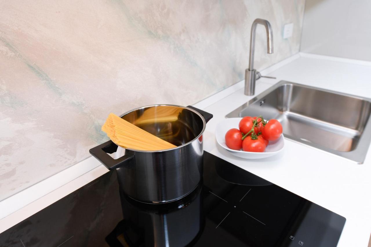 Opalia Residence - Garda Lake Lifestyle Apartment Пескьера-дель-Гарда Экстерьер фото
