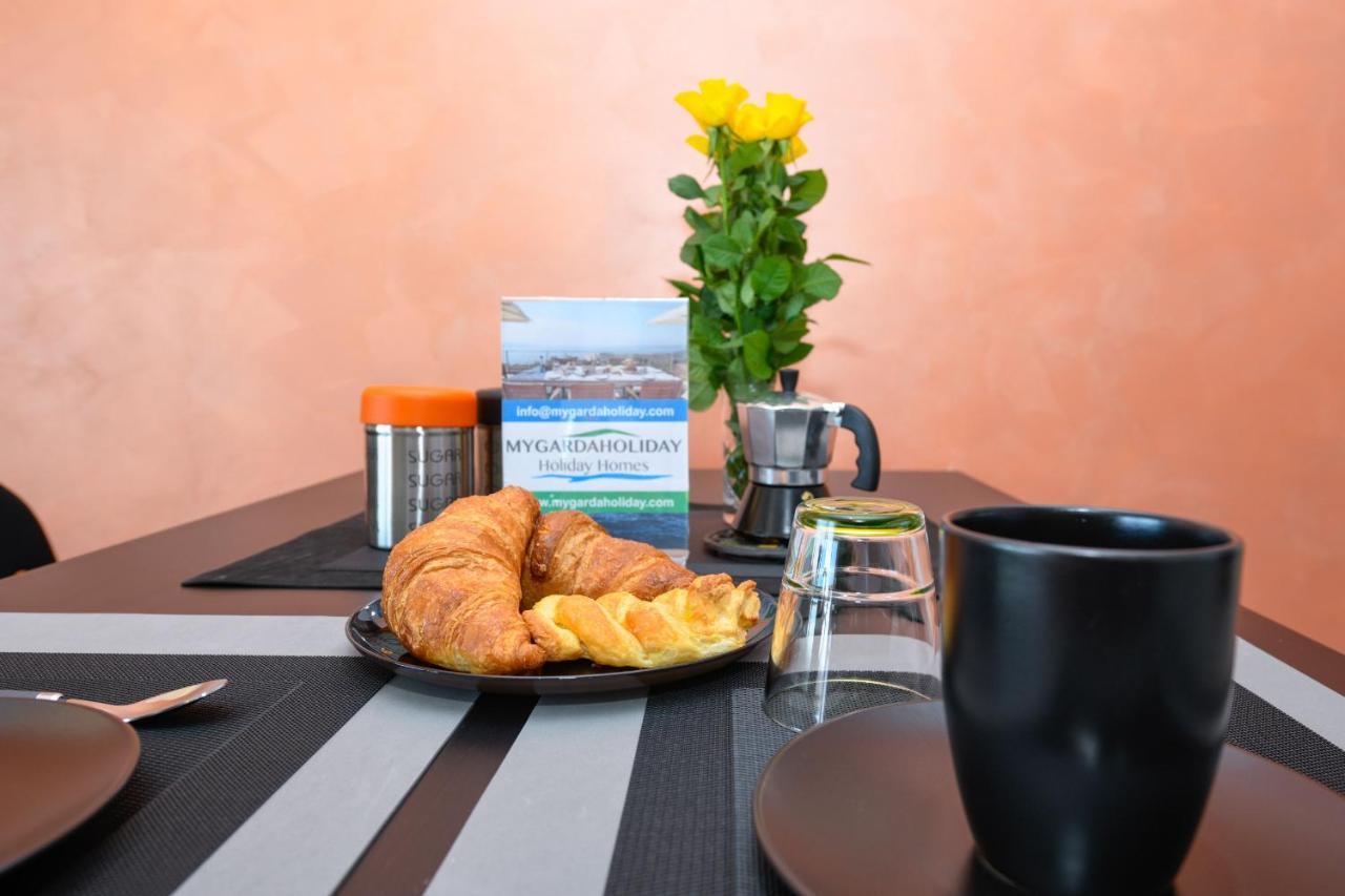 Opalia Residence - Garda Lake Lifestyle Apartment Пескьера-дель-Гарда Экстерьер фото